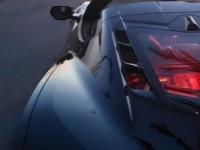这两个C8 Corvette DIY Mods可以将您的引擎舱变成汽车艺术品