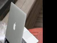 苹果发布了全新的MacBookAir配有视网膜显示屏和USB-C接口