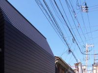 CooPlanning设计的大阪黑屋采用基本的胶合板内饰