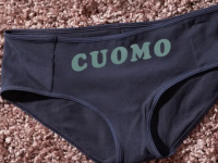 一家位于洛杉矶的服装公司正在销售Cuomo Newsom和Fauci内衣