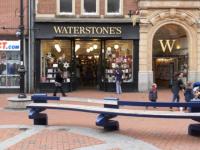 Waterstones下周将重新开设英语商店