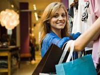 调查显示有90％的购物者计划在今天重新营业时返回大街