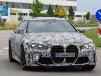 全新2021 BMW M4的原型车展现出大胆的前端