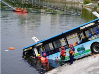 贵州公交坠湖司机尸检结果公开 喝酒后蓄意驾车冲进湖里