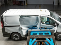 ANCAP为三菱基于雷诺Trafic的新型面包车创造了首次零星评级