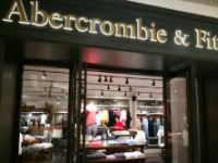Abercrombie的销售额在以线上为重点 商店重新开业后飙升