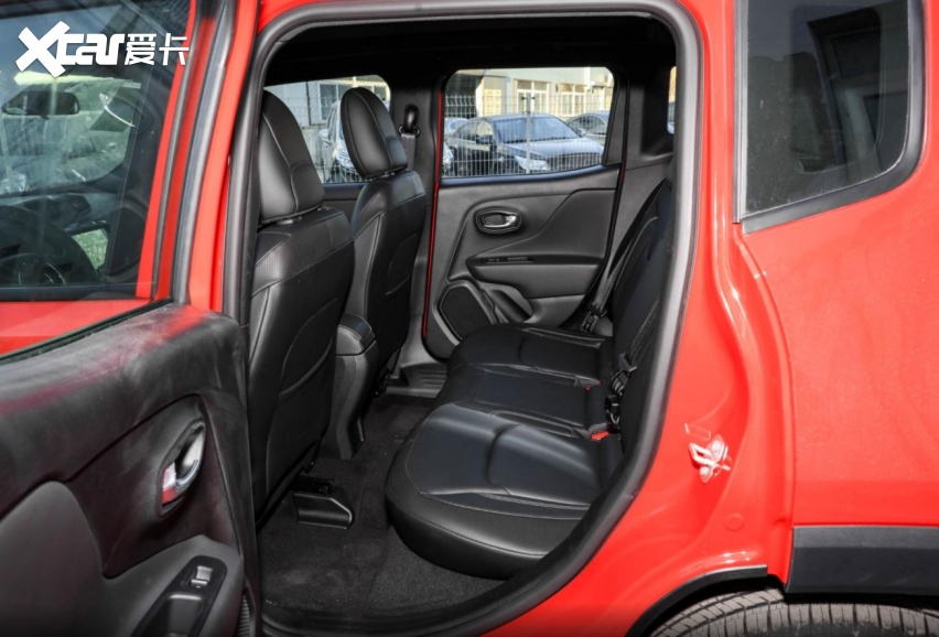 Jeep颜值SUV：外观个性复古，搭载全景天窗，通过性高，仅12万起