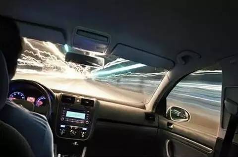 前挡玻璃滑水镀膜 雨刮声音_信义前挡玻璃怎么样_汽车驾驶位前挡玻璃
